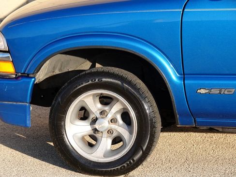 Used 2000 Chevrolet S10 Pickup LS w/ Preferred Equipment Group image 14