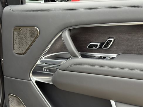 Used 2024 Land Rover Range Rover Long Wheelbase Autobiography image 17