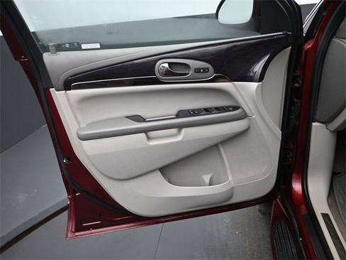 Used 2017 Buick Enclave Leather w/ Trailering Package image 12