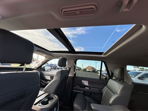 Used 2025 Ford Expedition Active AWD/4WD image 17