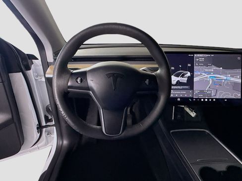 Used 2021 Tesla Model Y Long Range image 13