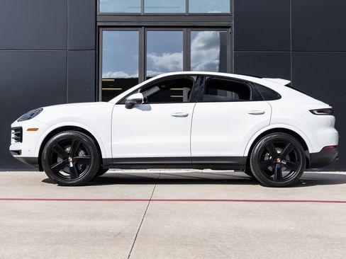 Used 2025 Porsche Cayenne Coupe image 2