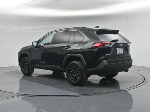 Used 2019 Toyota RAV4 XLE AWD/4WD image 6