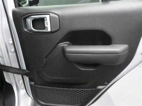 Used 2024 Jeep Wrangler Unlimited Rubicon w/ Technology Group image 19