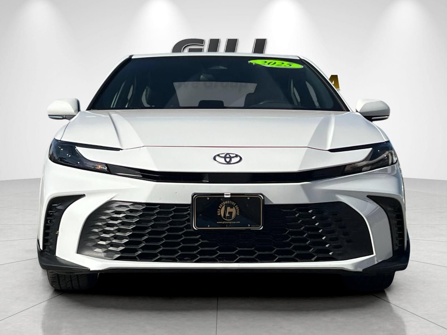Used 2025 Toyota Camry SE FWD image 8