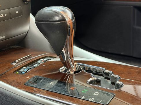 Used 2014 Lexus IS 250C w/ Luxury Package RWD image 16