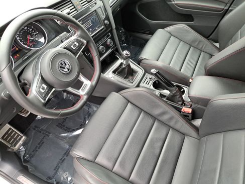 Used 2017 Volkswagen GTI SE image 15