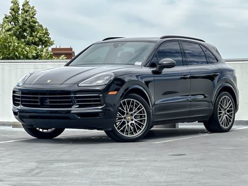 Used 2023 Porsche Cayenne Platinum Edition AWD/4WD image 1
