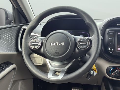 Used 2023 Kia Soul LX w/ LX Technology Package FWD image 19