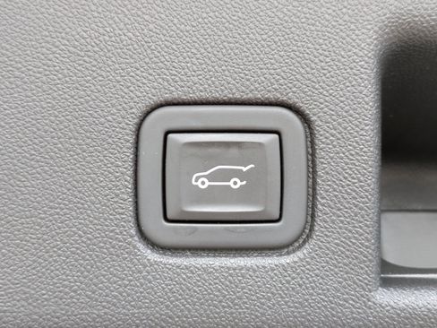 Used 2023 Chevrolet Equinox LT FWD image 11