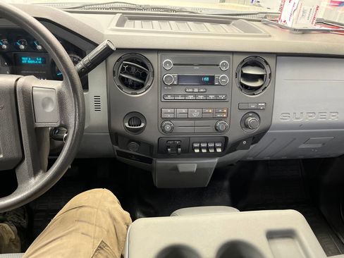 Used 2014 Ford F550 2WD Regular Cab Super Duty image 29