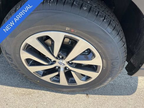 Used 2025 Subaru Outback Premium AWD/4WD image 11