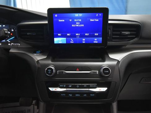 Used 2020 Ford Explorer XLT image 17
