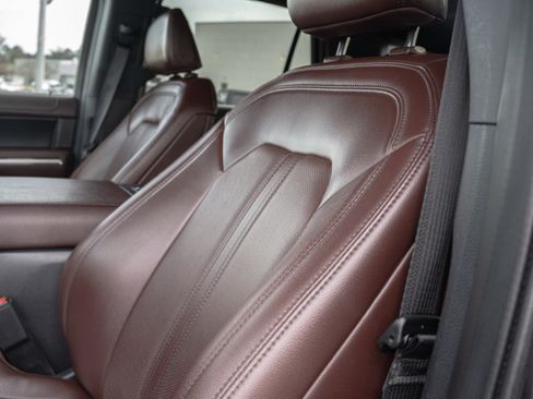 Used 2024 Ford Expedition Limited image 16