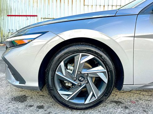 Used 2025 Hyundai Elantra Sport image 18