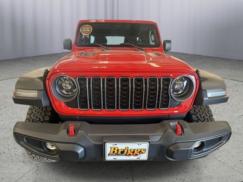 Used 2025 Jeep Wrangler Unlimited Rubicon w/ Convenience Group AWD/4WD image 9
