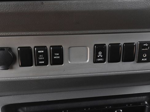 Used 2018 Nissan NV 2500 SV w/ Navigation Package image 25