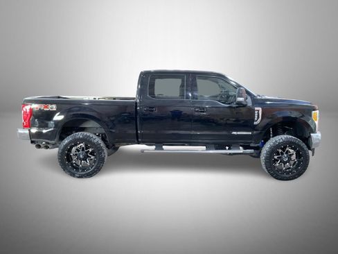 Used 2017 Ford F250 Lariat w/ Lariat Ultimate Package image 4