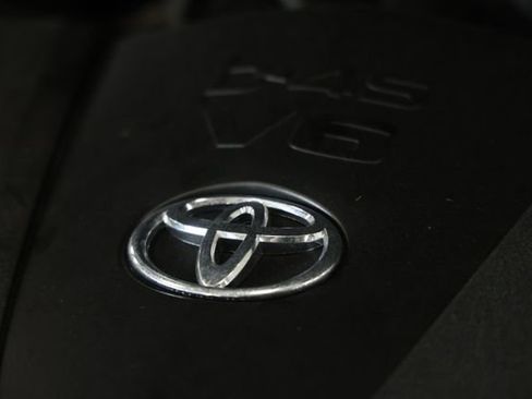 Used 2021 Toyota Highlander XLE AWD/4WD image 7