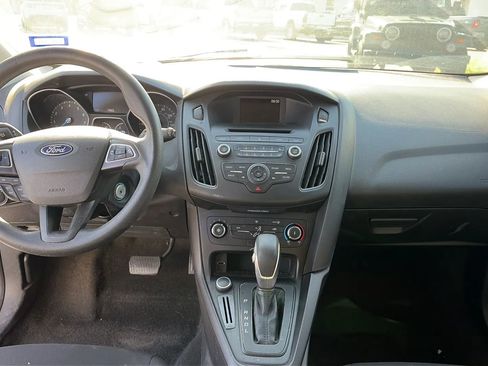 Used 2017 Ford Focus SE FWD image 12