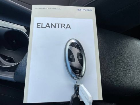Used 2025 Hyundai Elantra SEL FWD image 37