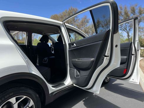 Used 2020 Kia Sportage LX FWD image 59