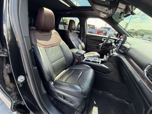 Used 2023 Ford Explorer Platinum w/ Technology Package AWD/4WD image 22