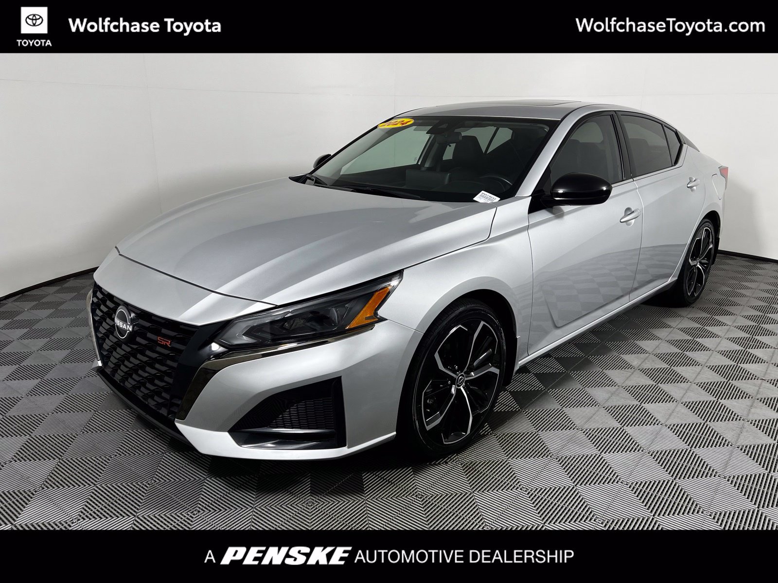 Used 2024 Nissan Altima 2.5 SR w/ SR Premium Package FWD image 1