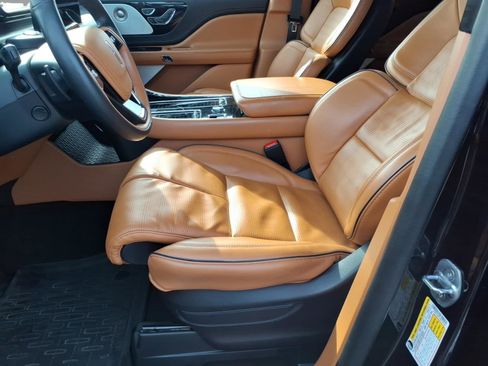 Used 2024 Lincoln Aviator Black Label w/ Jet Package image 11