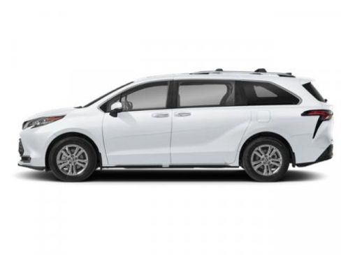 Used 2025 Toyota Sienna Platinum image 3