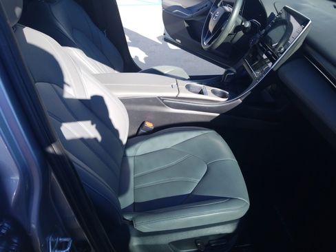 Used 2022 Toyota Avalon XLE image 17