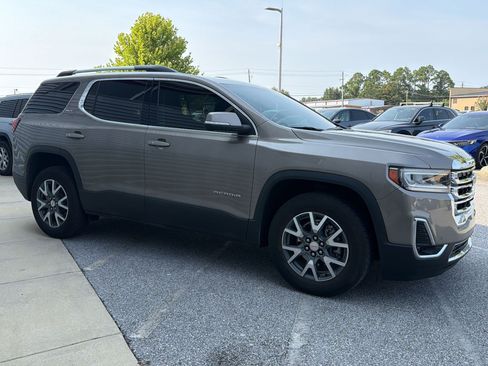 Used 2023 GMC Acadia SLT w/ Technology Package FWD image 5