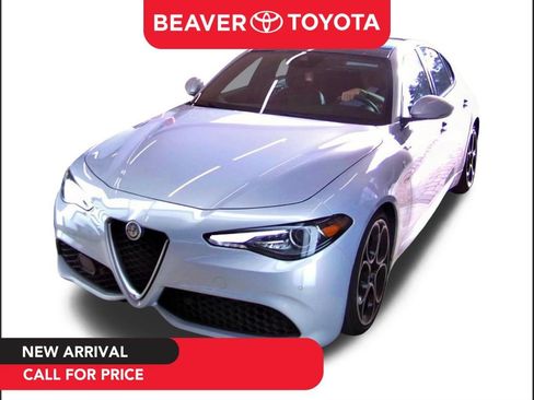 Used 2022 Alfa Romeo Giulia Ti RWD image 1