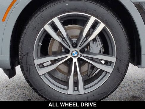 New 2026 BMW X7 xDrive40i w/ M Sport Package AWD/4WD image 9