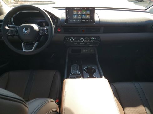 Used 2025 Honda Pilot Elite image 13