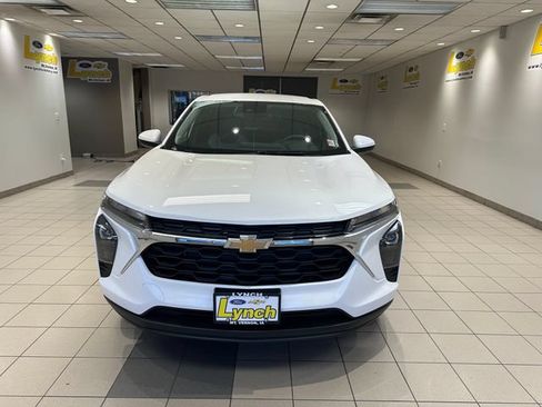 New 2026 Chevrolet Trax LS w/ LS Convenience Package FWD image 18