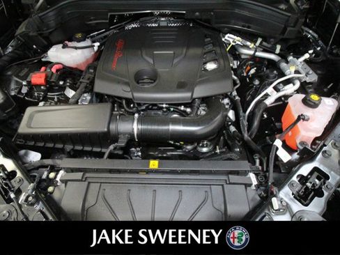 Used 2022 Alfa Romeo Stelvio Ti AWD/4WD image 14