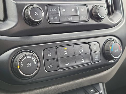 Used 2016 Chevrolet Colorado LT w/ LT Convenience Package image 22