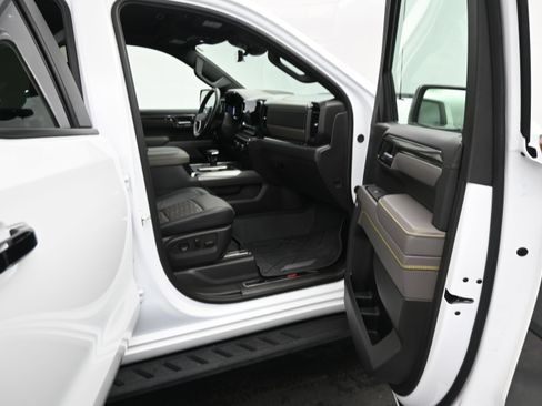 Used 2024 Chevrolet Silverado 1500 ZR2 w/ Technology Package AWD/4WD image 13