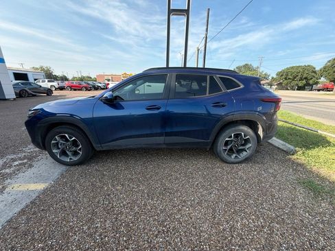 Used 2024 Chevrolet Trax LT FWD image 1