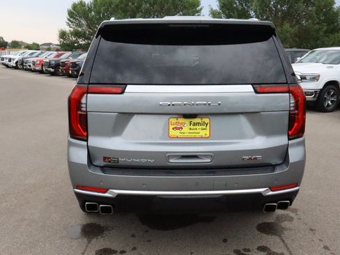 Used 2025 GMC Yukon Denali w/ Denali Reserve Package AWD/4WD image 6