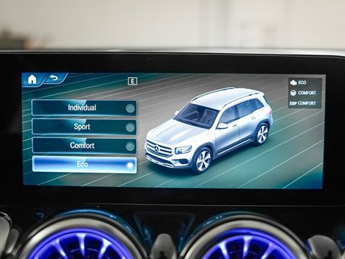 Certified 2022 Mercedes-Benz GLB 250 w/ Premium Package Lite image 21