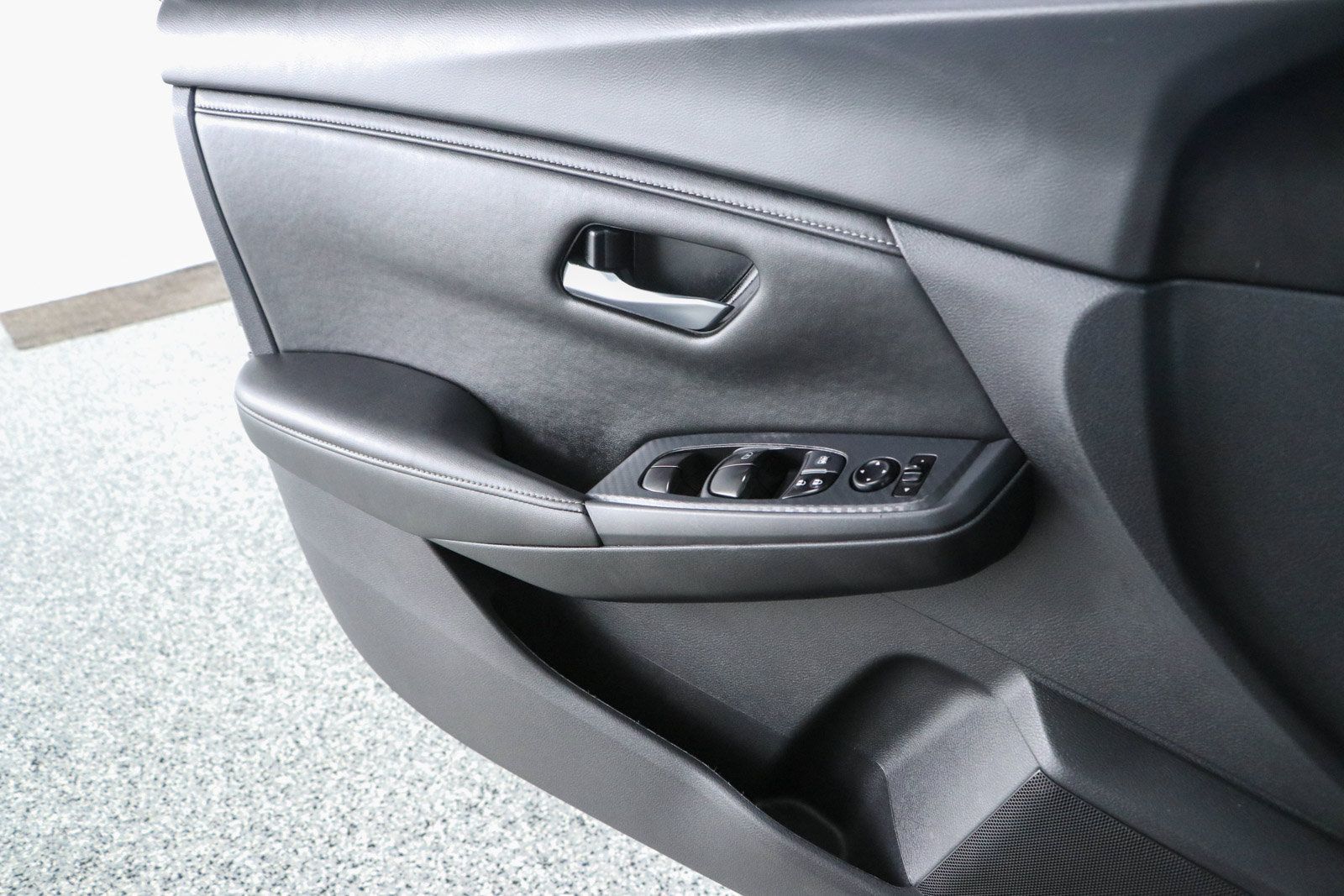 Used 2025 Nissan Sentra SV FWD image 21