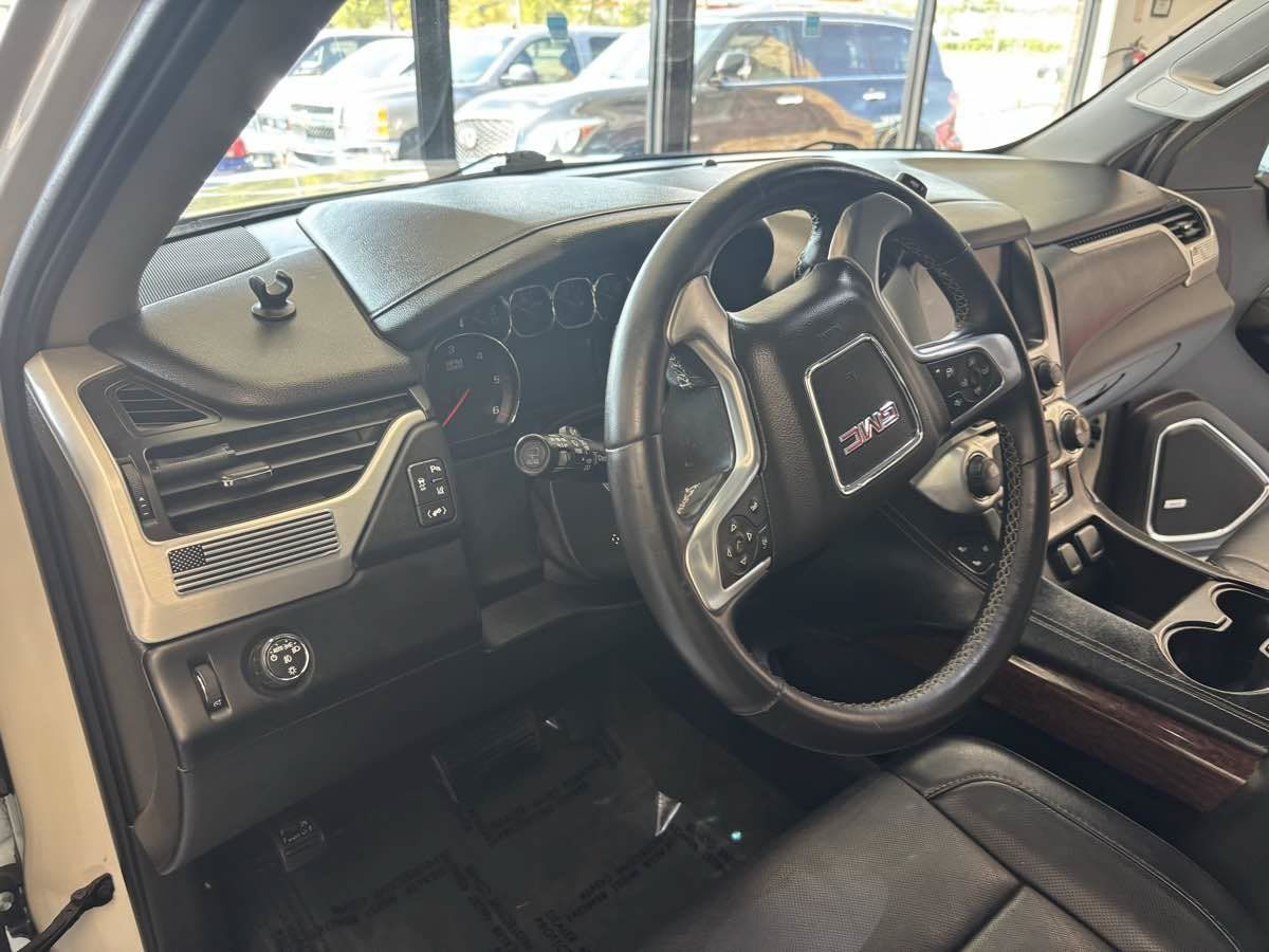 Used 2015 GMC Yukon XL SLT w/ Open Road Package RWD image 13