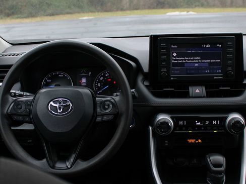 Used 2021 Toyota RAV4 XLE image 20