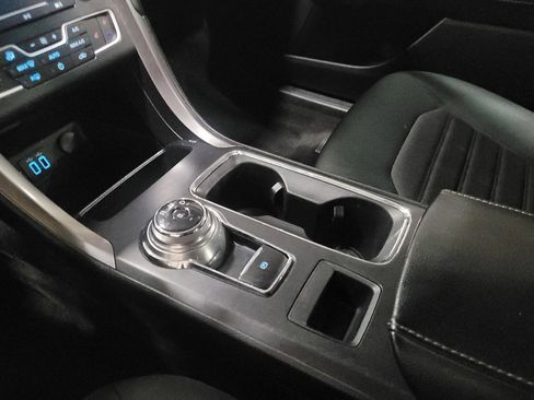 Used 2020 Ford Fusion SE image 26