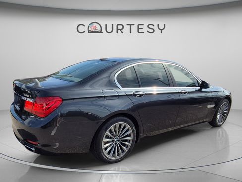 Used 2011 BMW 740i RWD image 5