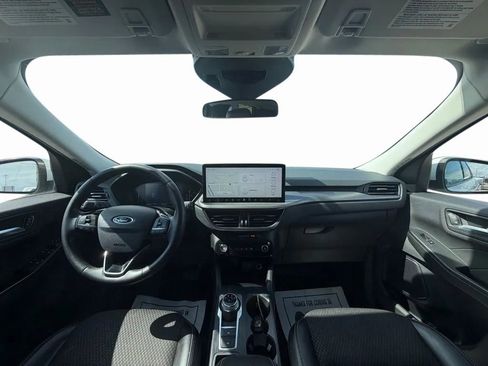 Used 2023 Ford Escape SE image 12