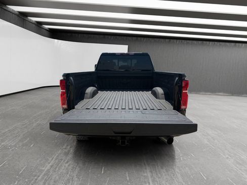 Used 2025 Chevrolet Silverado 2500 ZR2 w/ Technology Package AWD/4WD image 18
