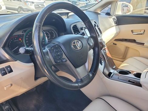 Used 2015 Toyota Venza XLE image 12